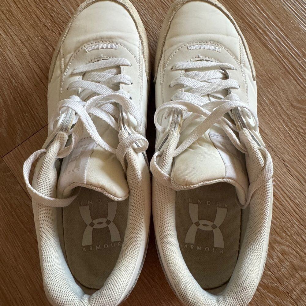 Under Armour Cream (9) Casual Sneakers